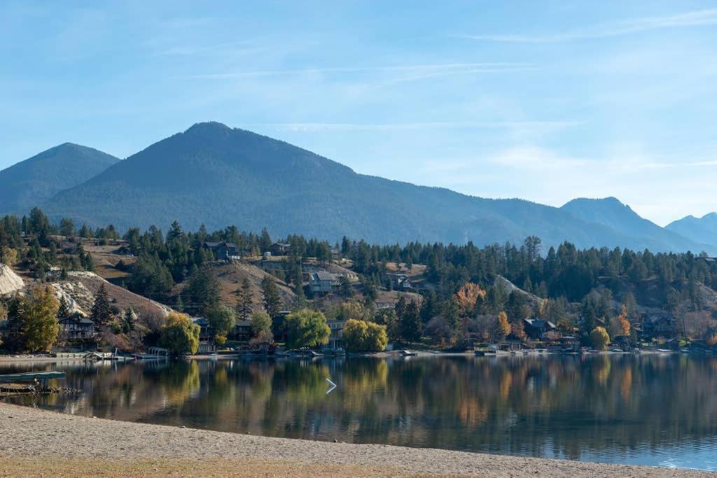 Rustic Modern 2 Bed 2 Bath With Lakeview Pool And Hot Tub Invermere Kültér fotó
